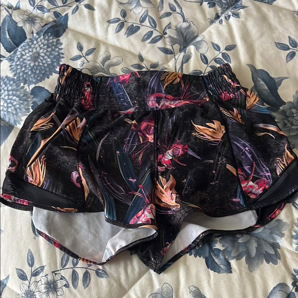 Lululemon Hotty hot high rise 2.5”